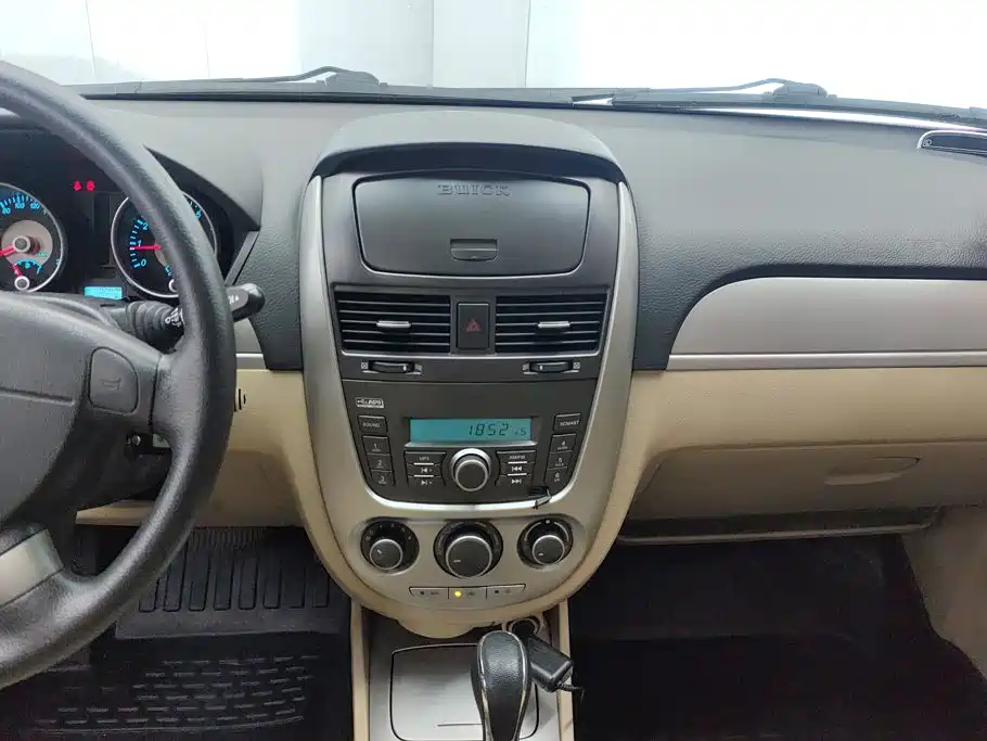 Buick Excelle 2013 — фото 13