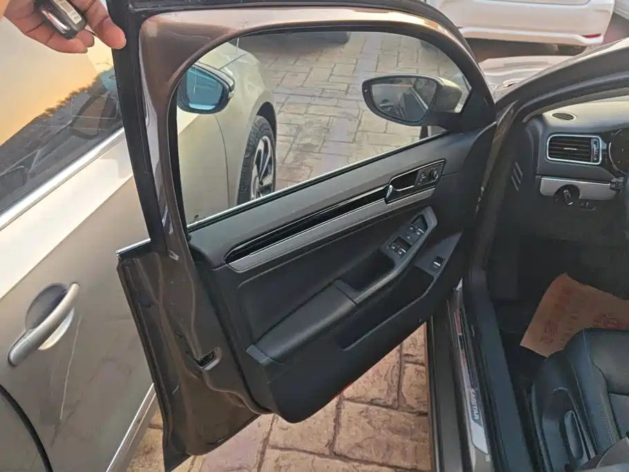 Volkswagen Sagitar 2016