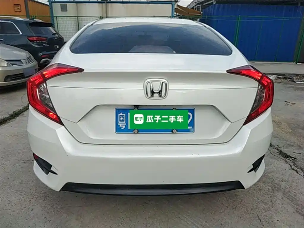 Honda Civic 2018 — фото 6