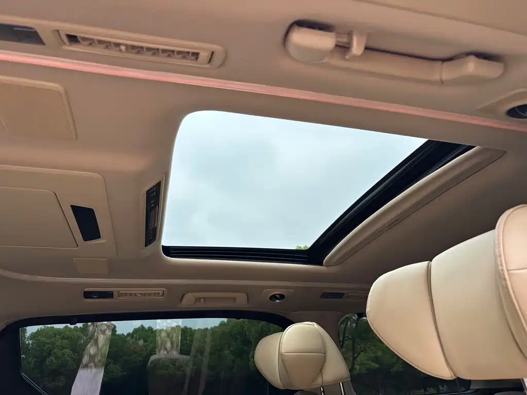 Toyota Alphard 2020 — фото 17