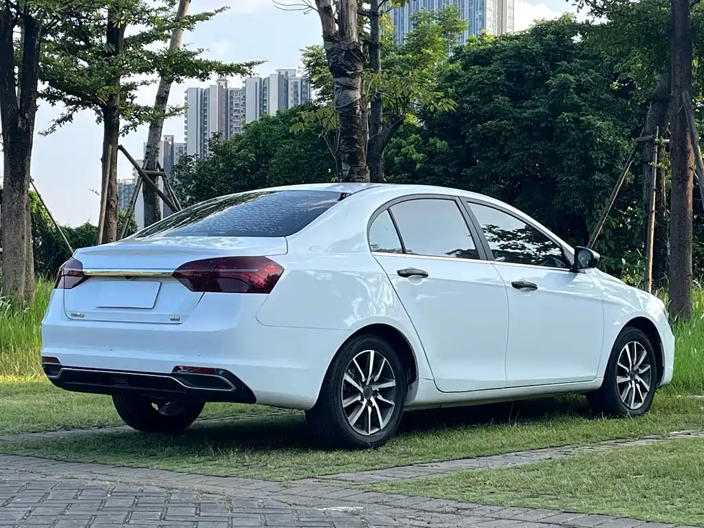Geely Emgrand 2020 — фото 13