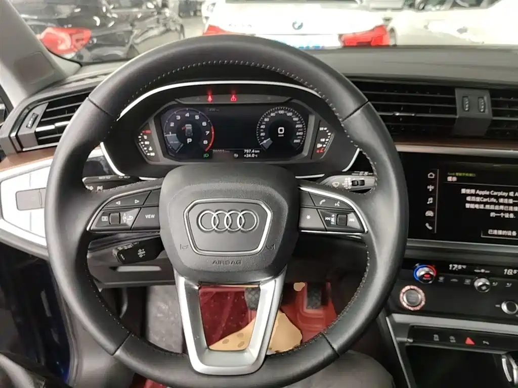 Audi Q3 2020 — фото 11