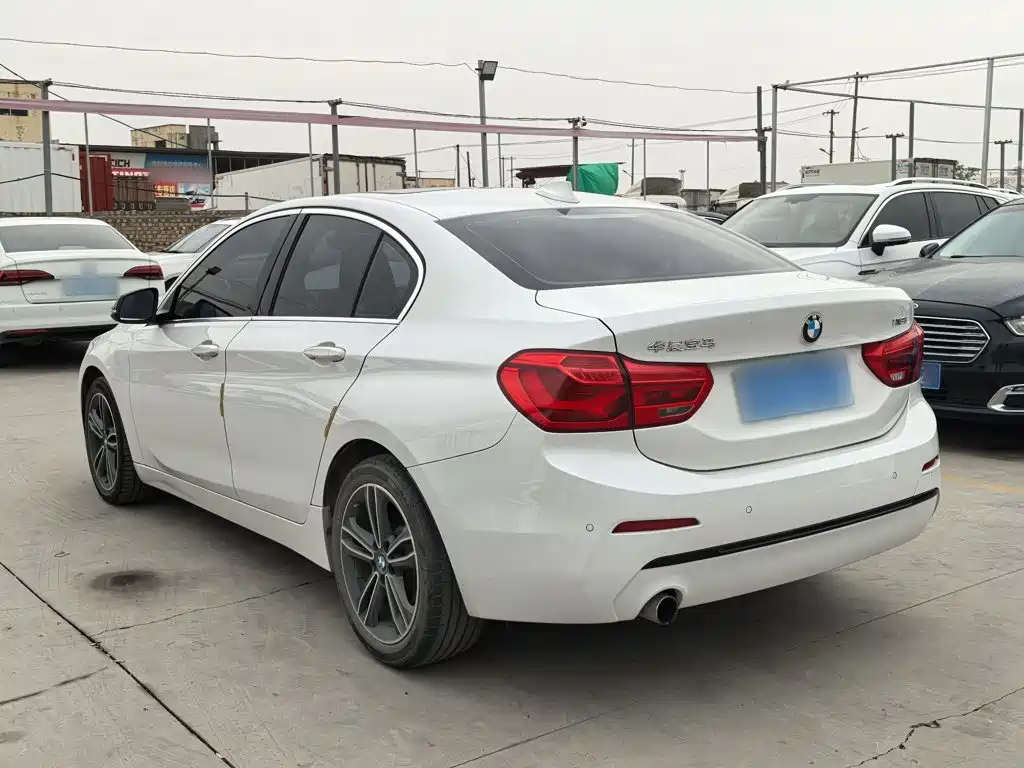 BMW 1 Series 2019 — фото 10