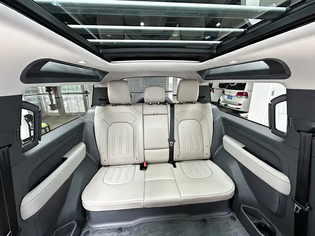 Land Rover Defender 2022 — фото 15