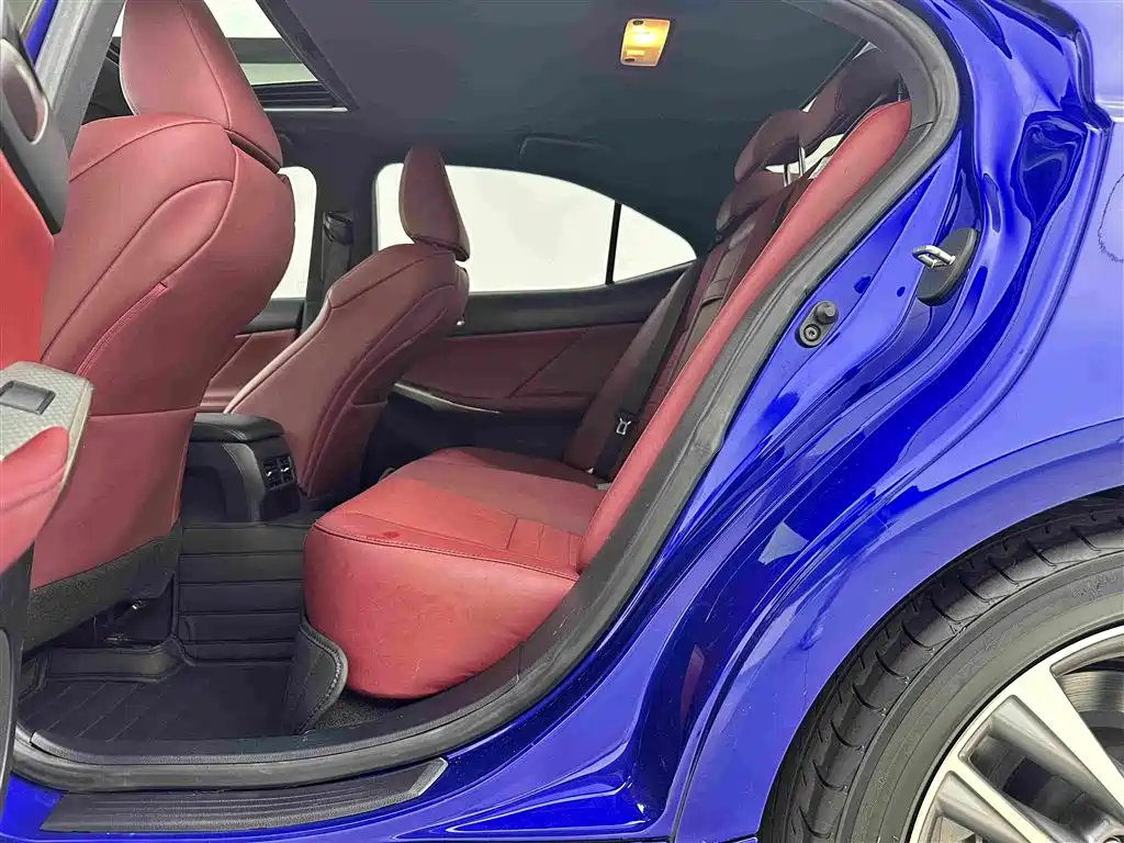 Lexus IS 2019