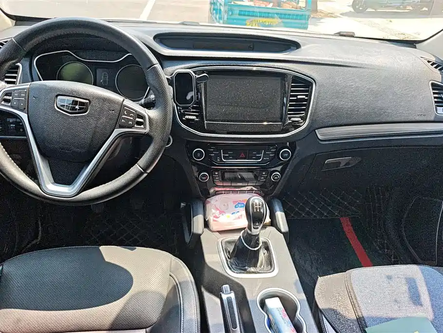 Geely Vision X6 2017 — фото 12