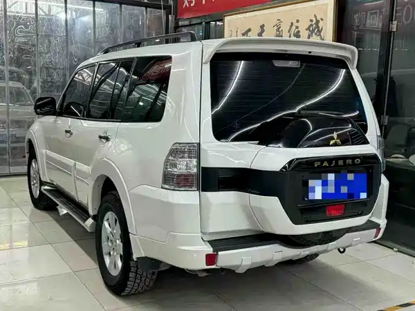 Mitsubishi Pajero 2020