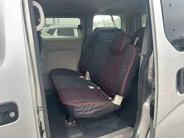 Nissan NV200 2014