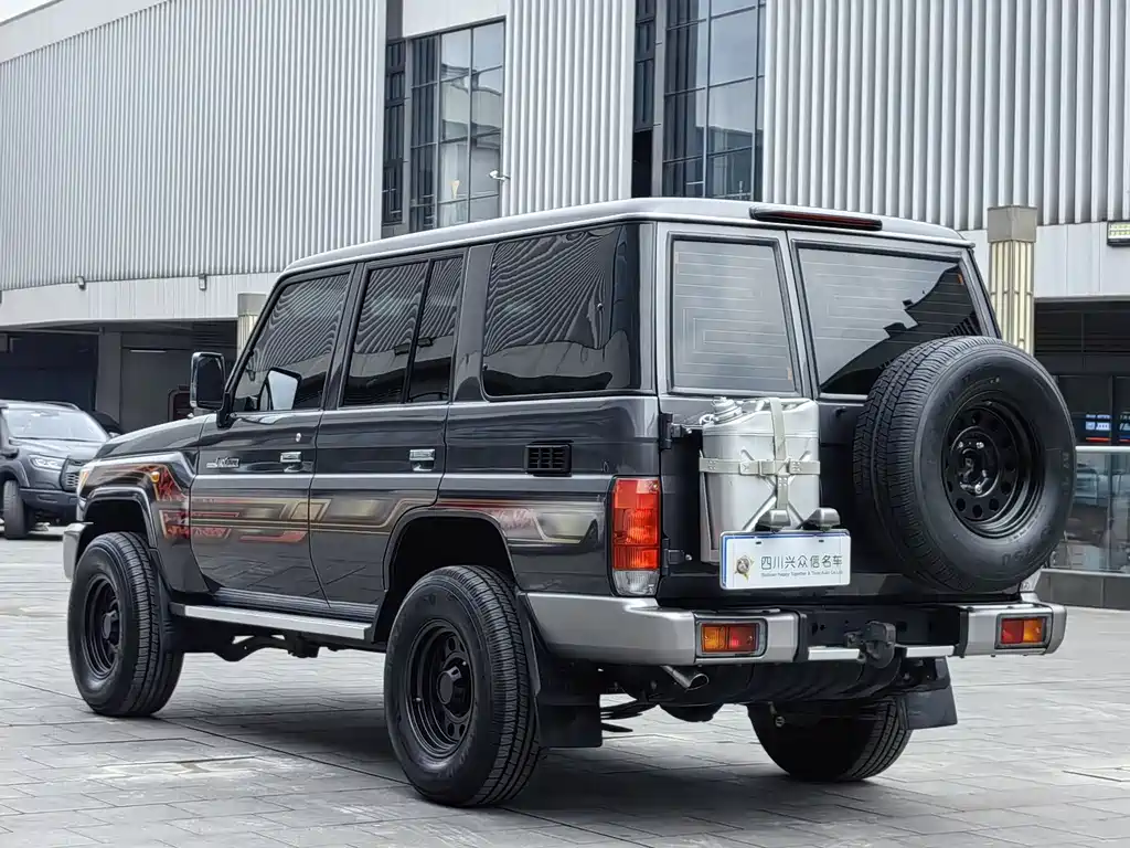 Toyota Land Cruiser 2023 — фото 5