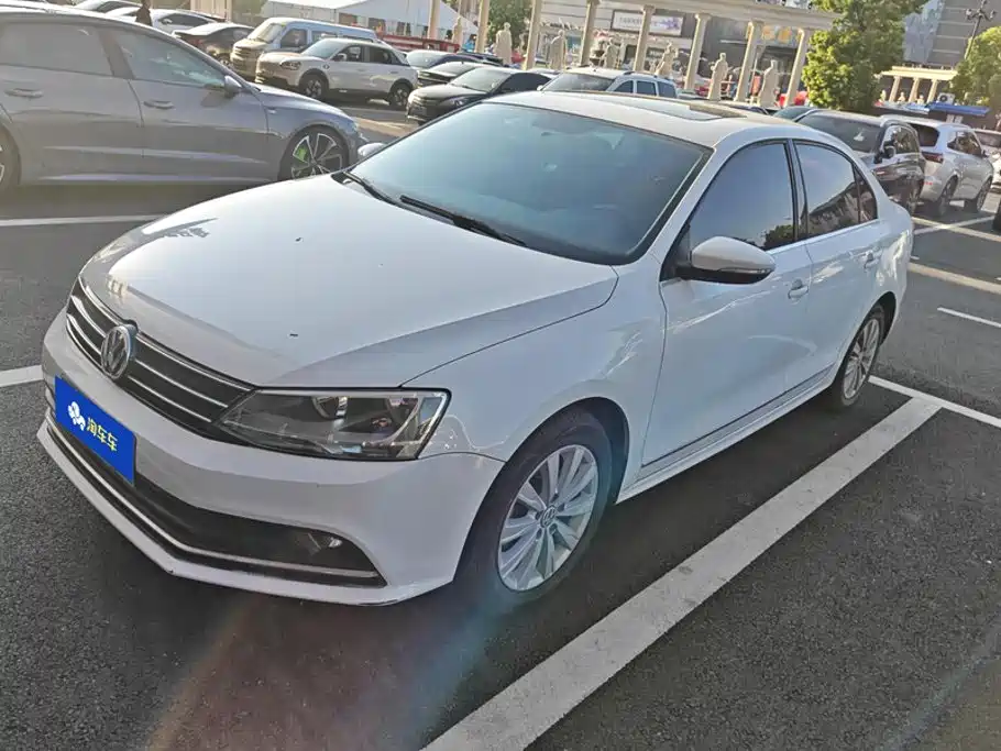 Volkswagen Sagitar 2015