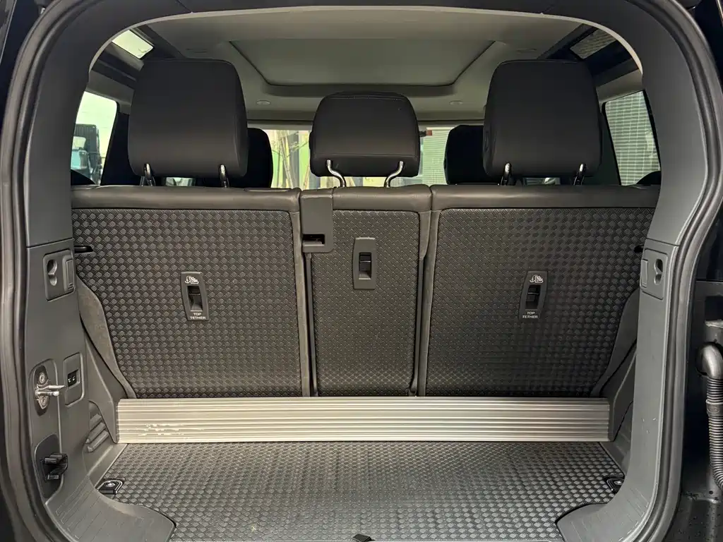 Land Rover Defender 2021 — фото 15
