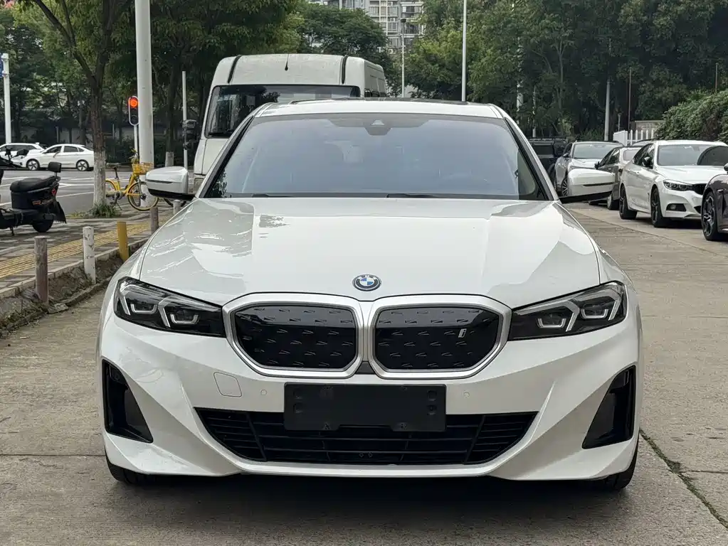 BMW i3 2024 — фото 3