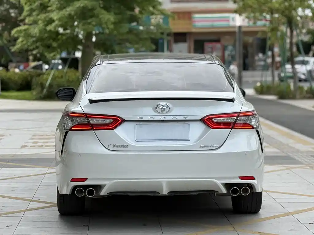 Toyota Camry 2020 — фото 18