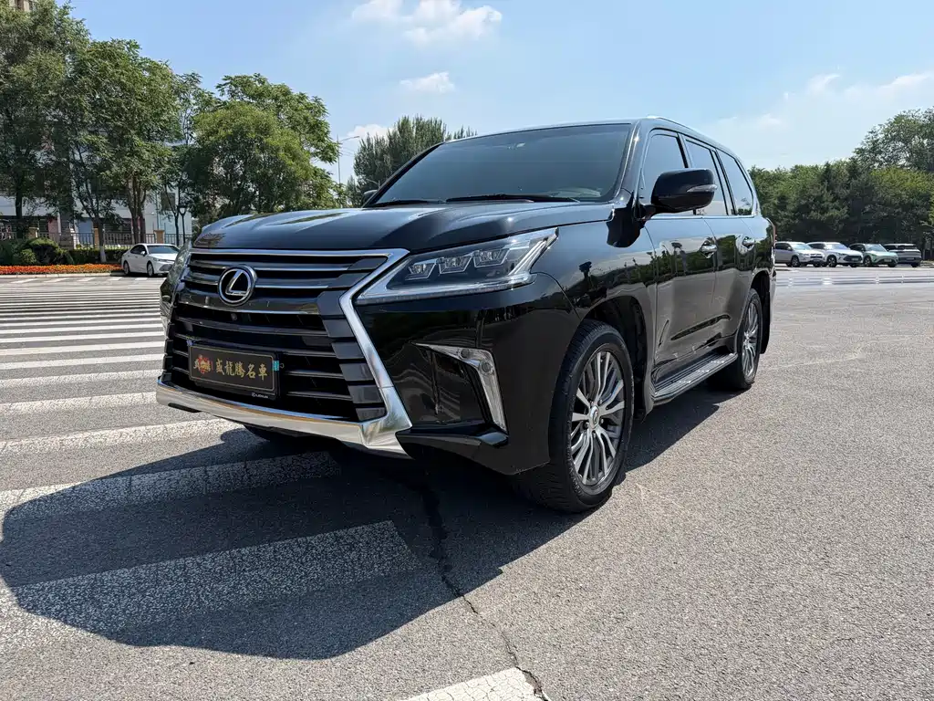 Lexus LX 2018 — фото 1
