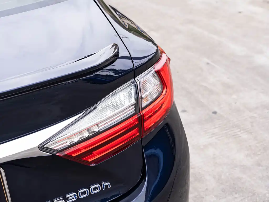 Lexus ES 2016 — фото 7