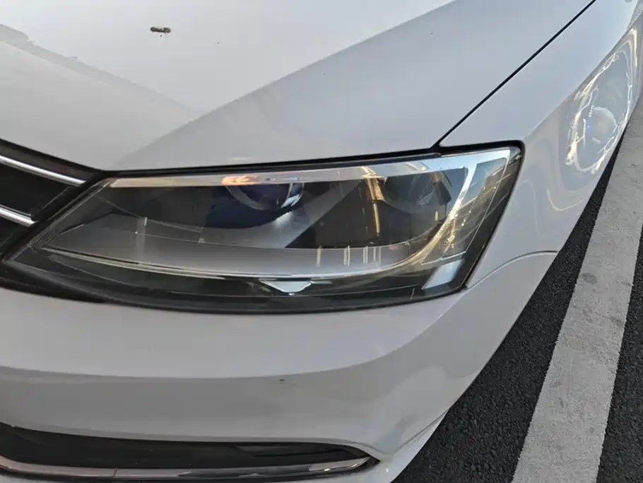 Volkswagen Sagitar 2015