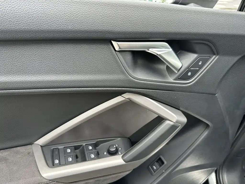 Audi Q3 2019 — фото 21