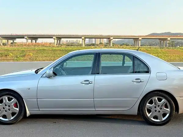 Lexus LS 2005