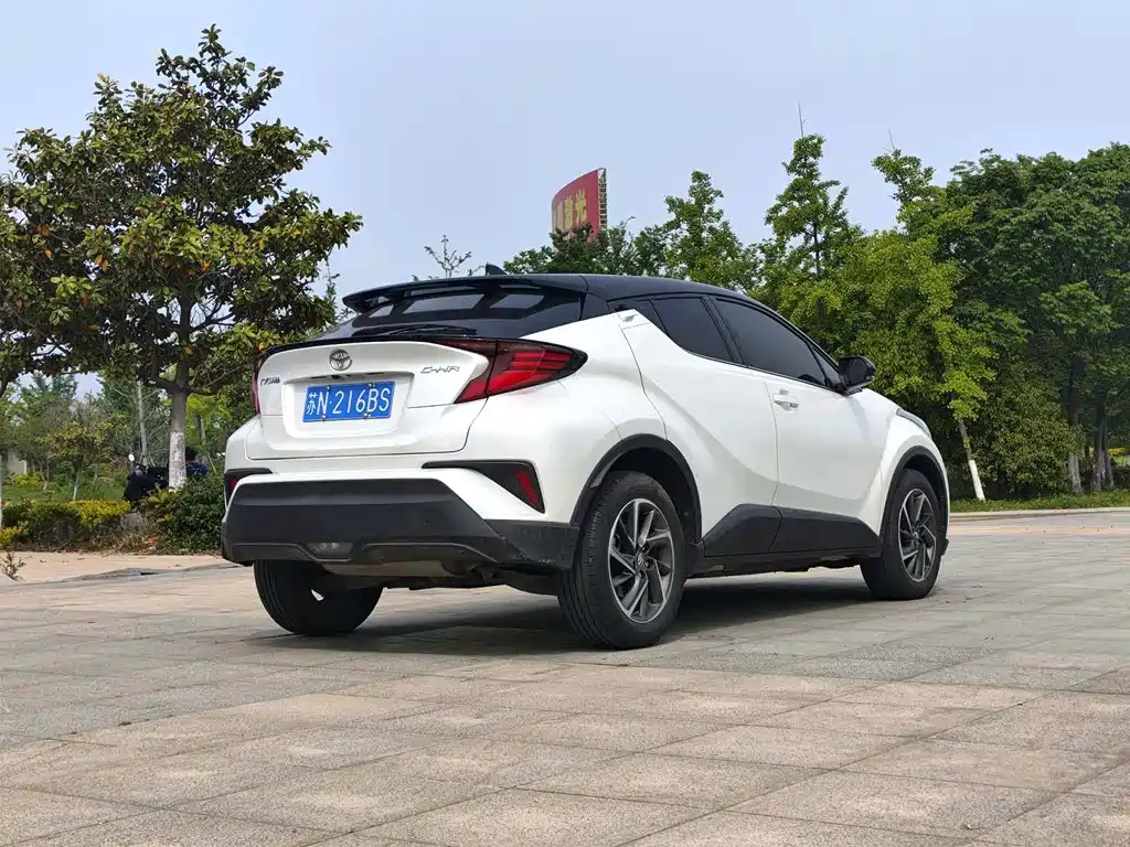 Toyota C-HR 2021 — фото 4