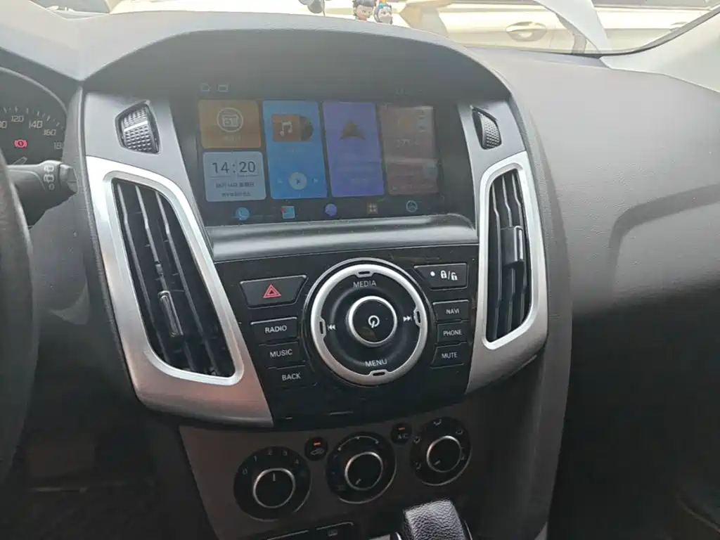 Ford Focus 2015 — фото 13