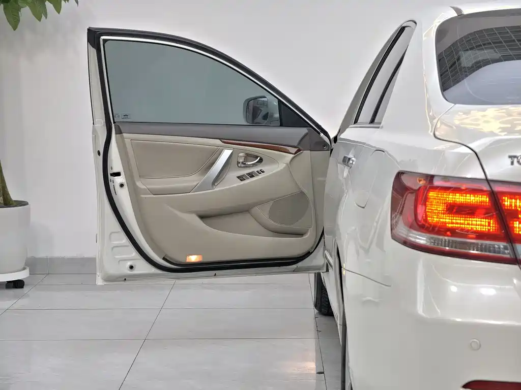 Toyota Camry 2013 — фото 9