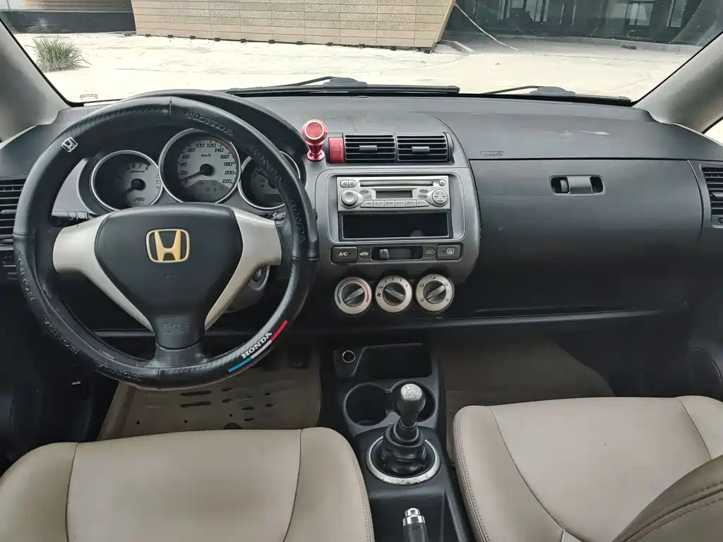 Honda Fit 2005 — фото 4