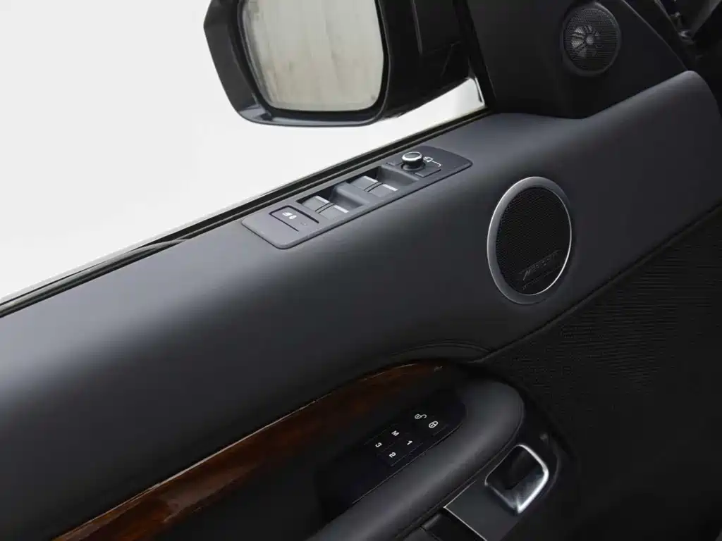 Land Rover Discovery 2017 — фото 13