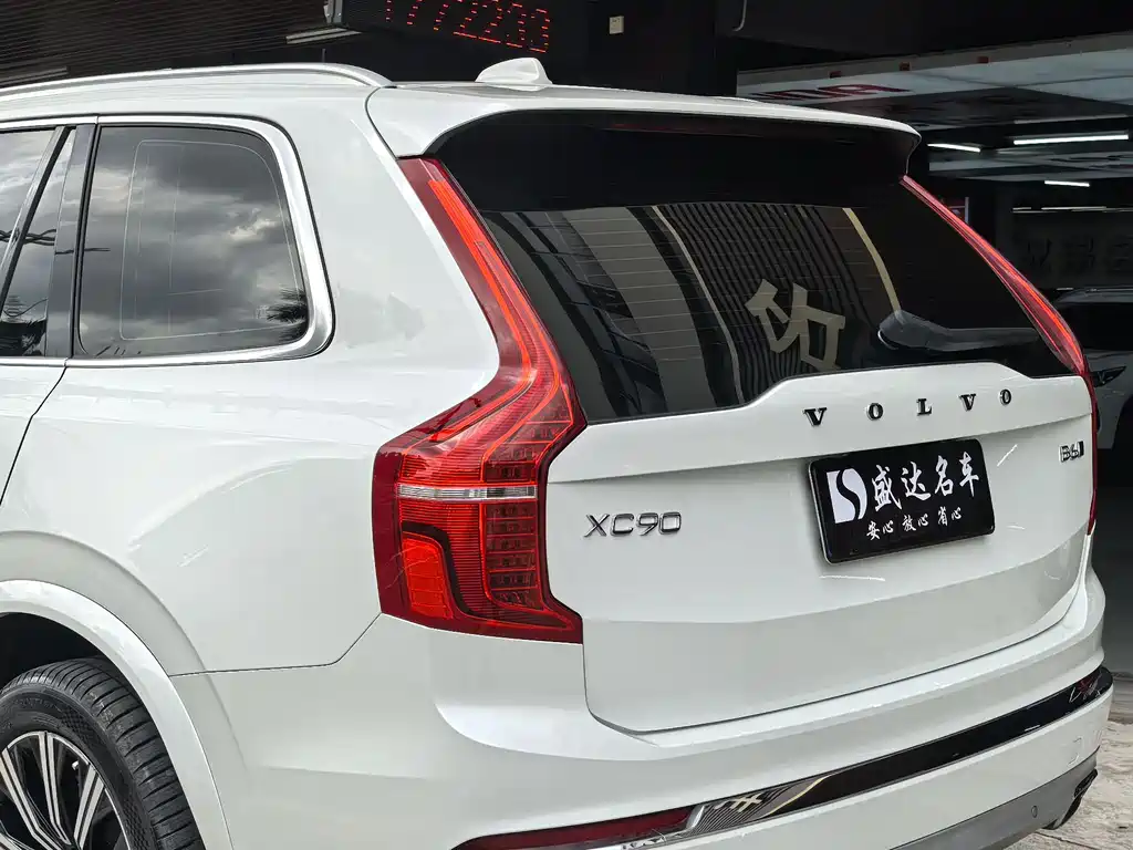 Volvo XC90 2021 — фото 23
