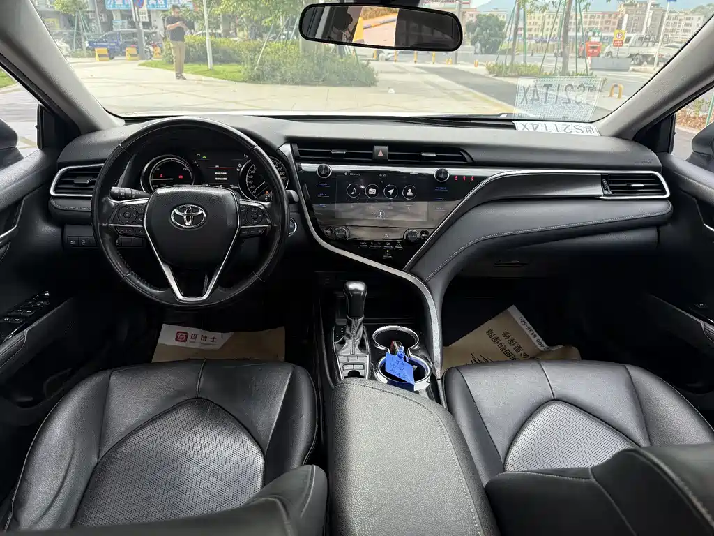 Toyota Camry 2019 — фото 3