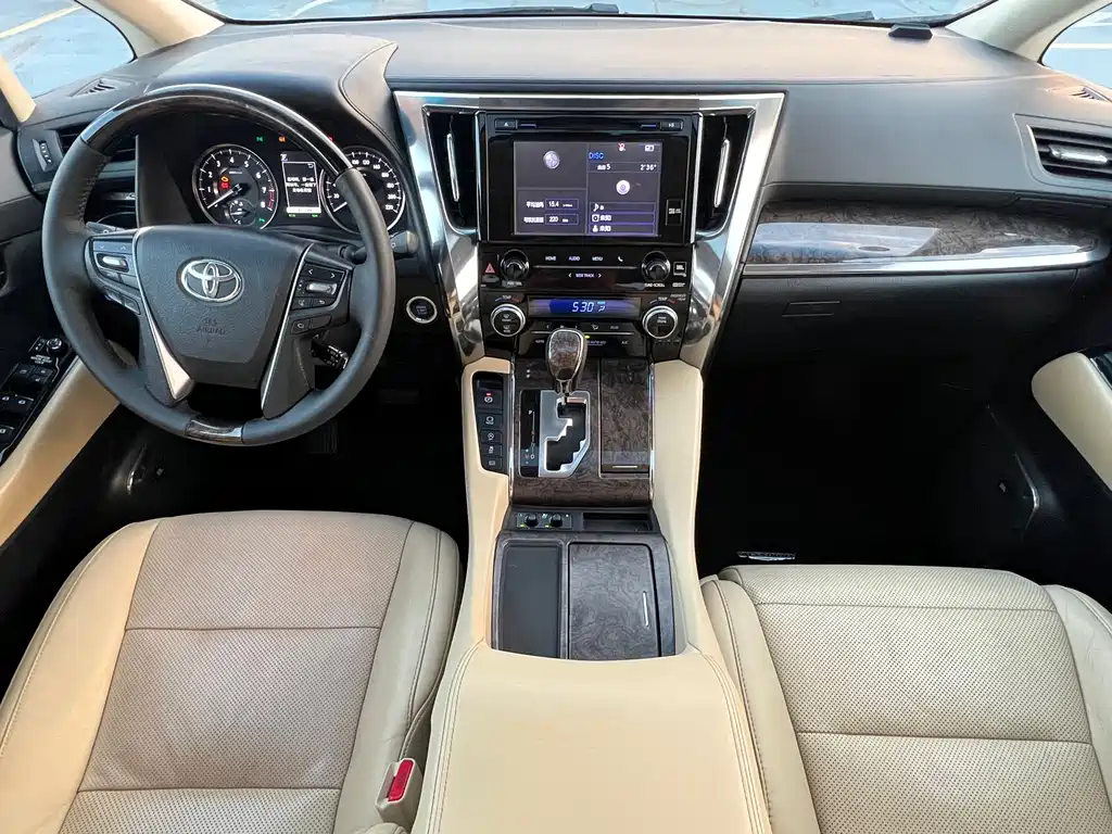 Toyota Alphard 2018 — фото 10