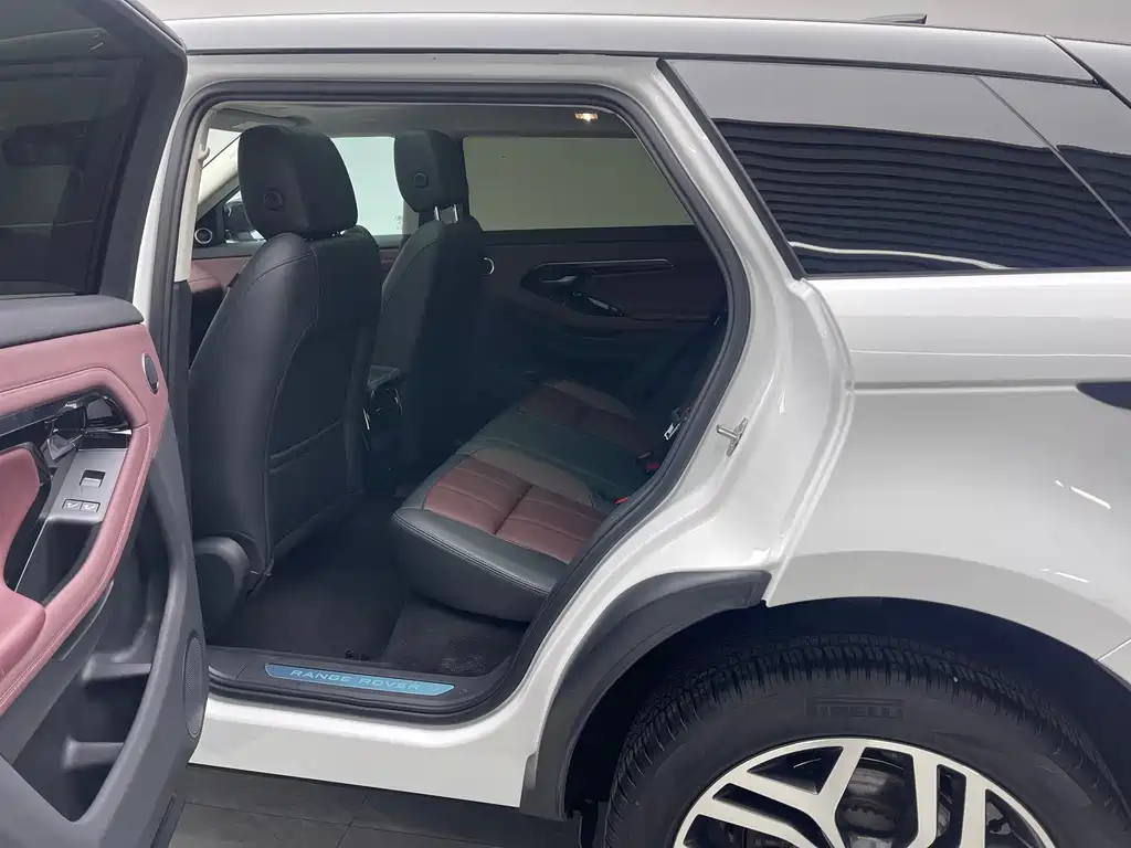 Land Rover Evoque 2024 — фото 17