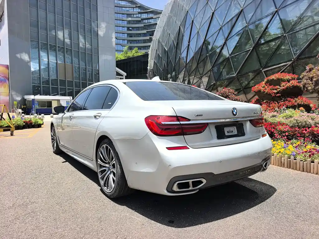 BMW 7 Series 2017 — фото 20