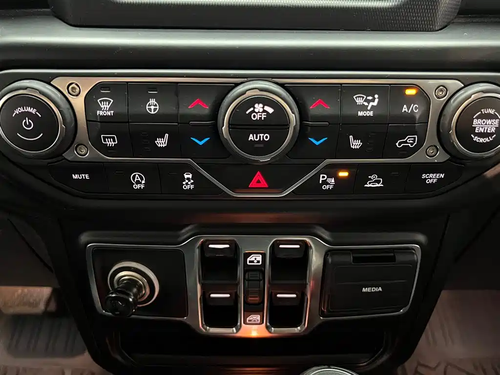 Jeep Wrangler 2021 — фото 9