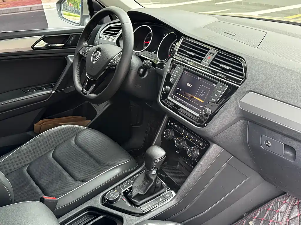 Volkswagen Tiguan L 2017 — фото 11