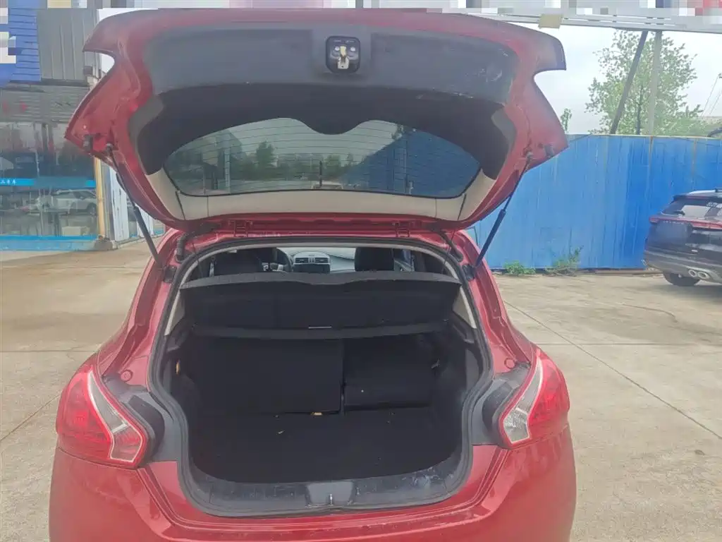 Nissan Tiida 2015 — фото 19