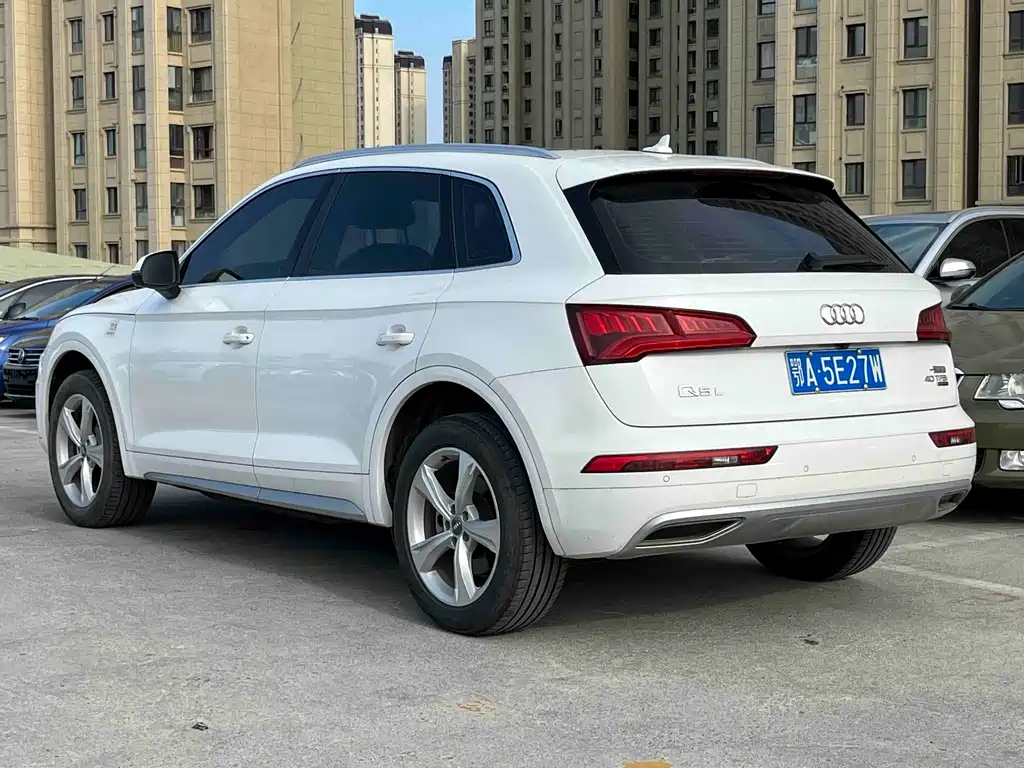 Audi Q5L 2019 — фото 9