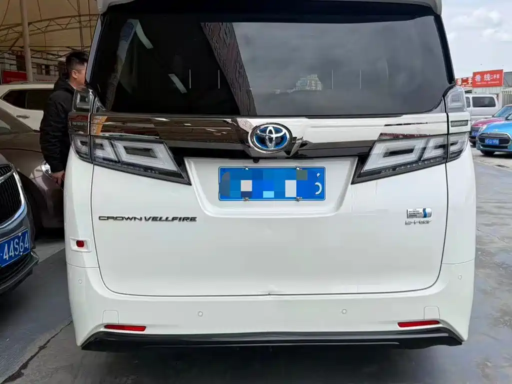 Toyota Vellfire 2022 — фото 12
