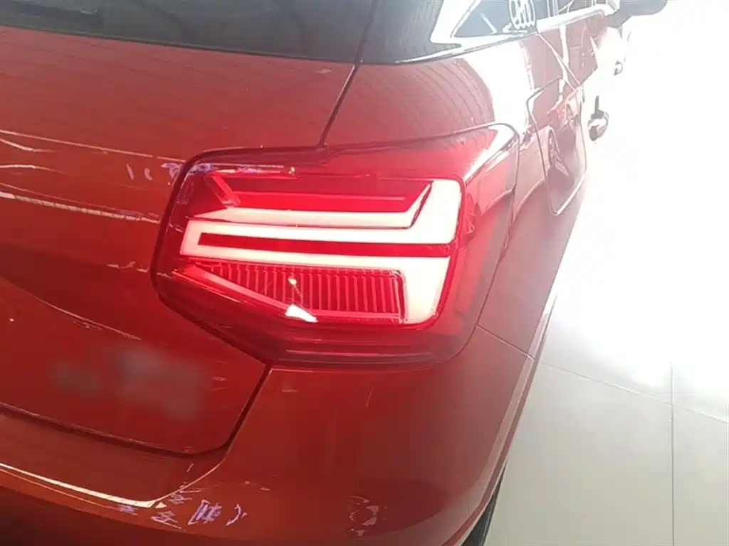 Audi Q2L 2020 — фото 8