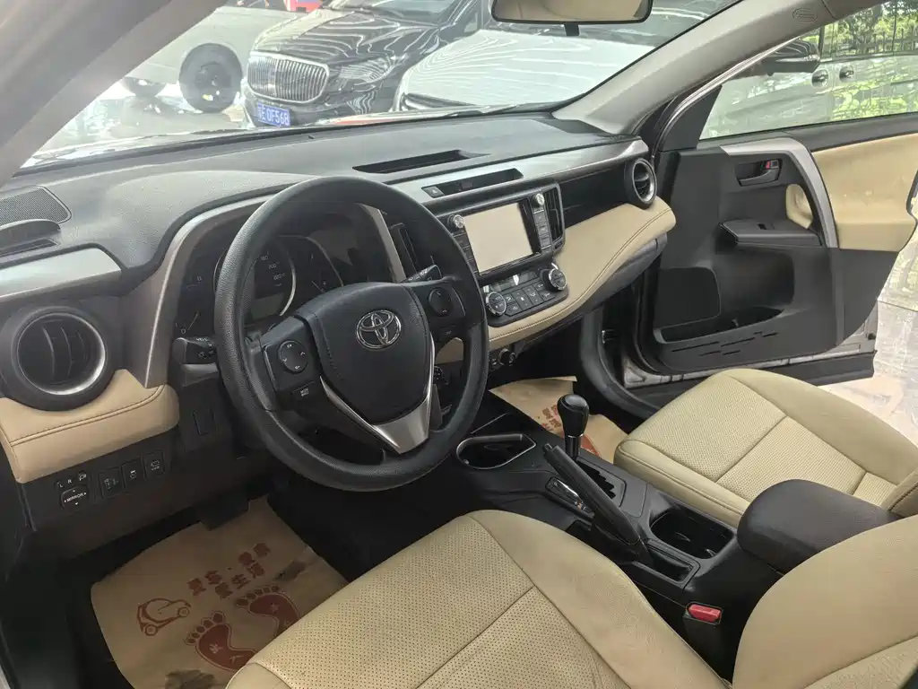 Toyota RAV4 2017 — фото 10