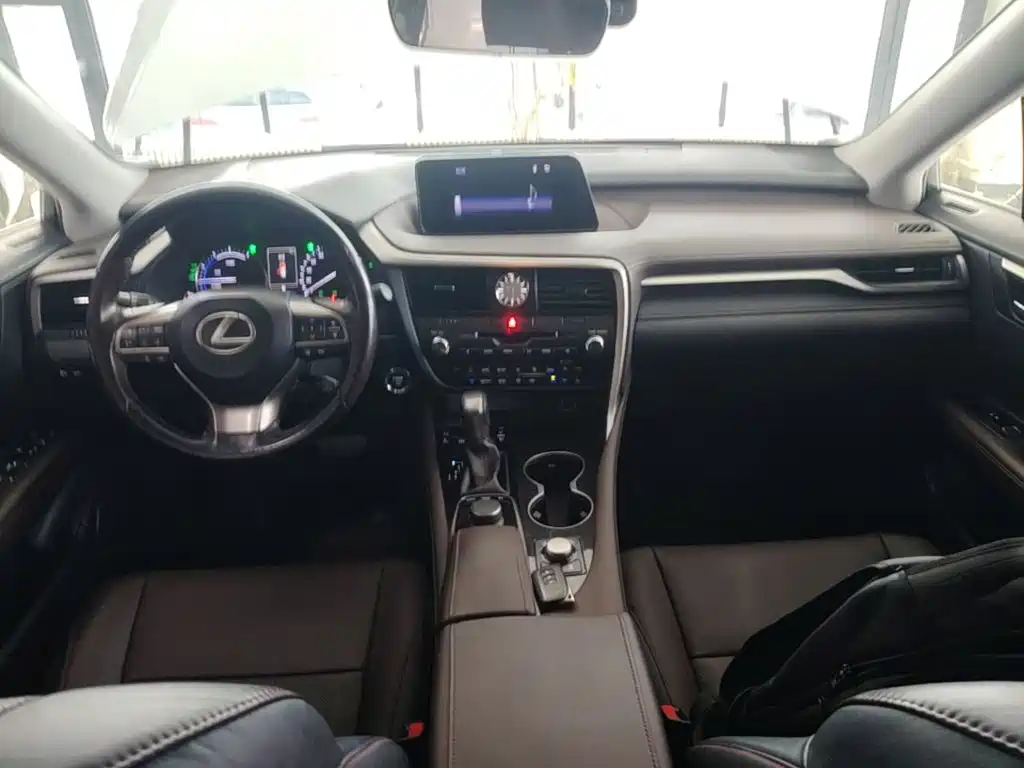 Lexus RX 2018 — фото 10