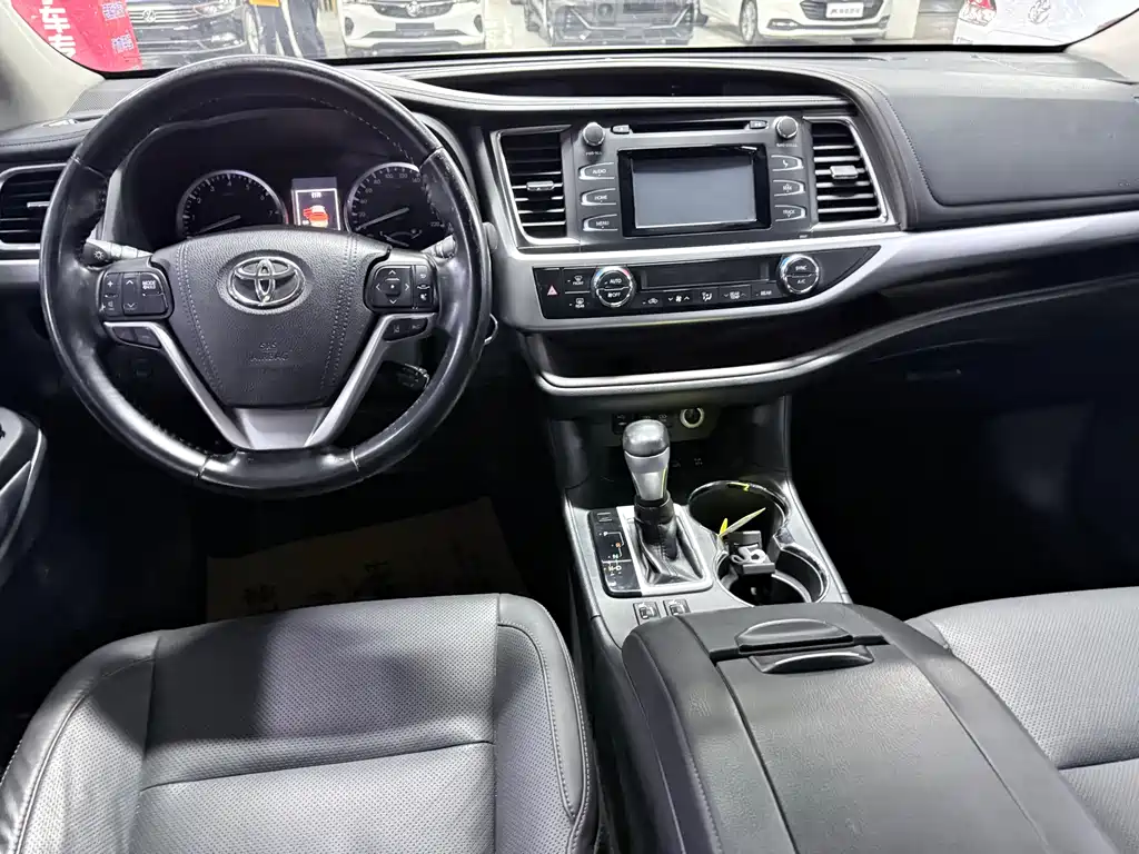 Toyota Highlander 2018 — фото 14