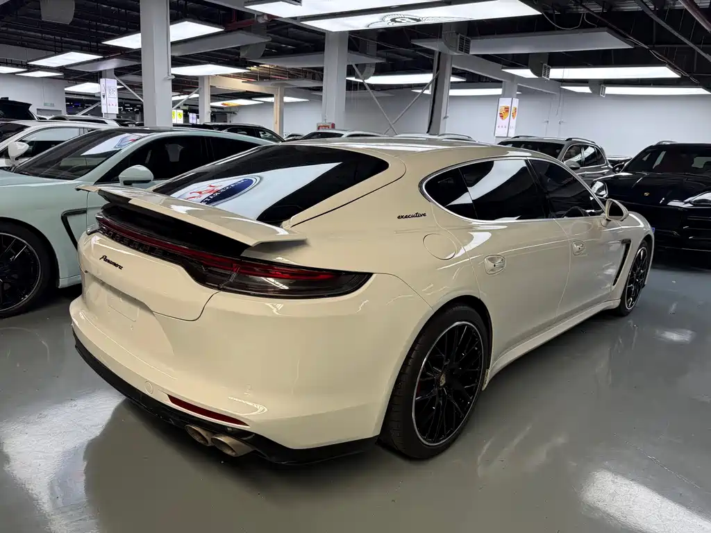 Porsche Panamera 2015 — фото 13