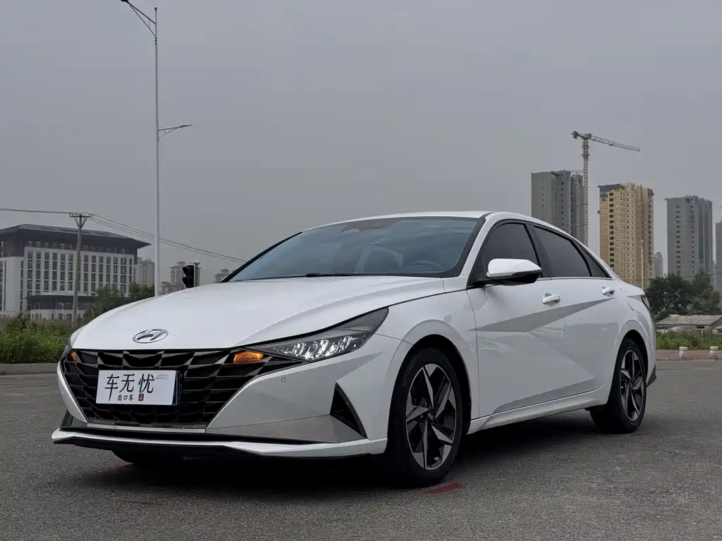 Hyundai Elantra 2023 — фото 9