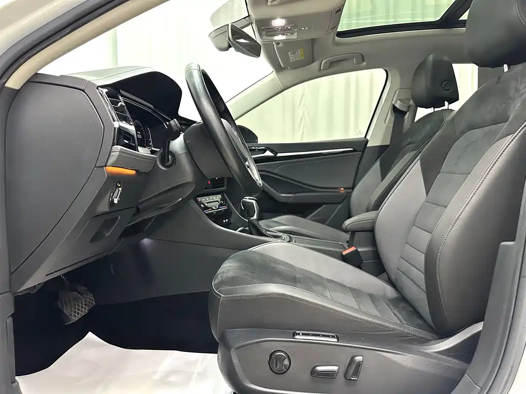 Volkswagen Sagitar 2022