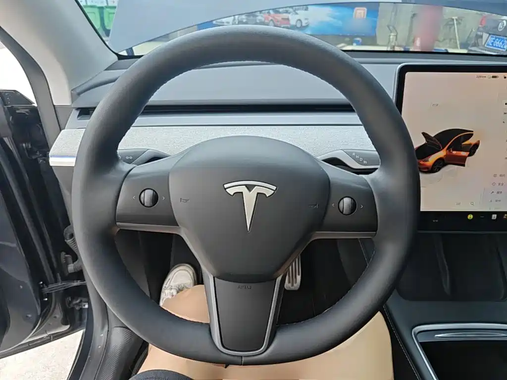 Tesla Model Y 2024 — фото 11