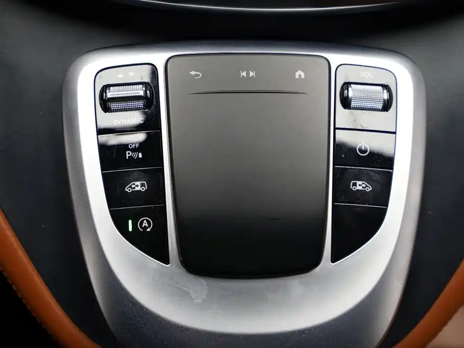 Mercedes-Benz V-Class 2022 — фото 10