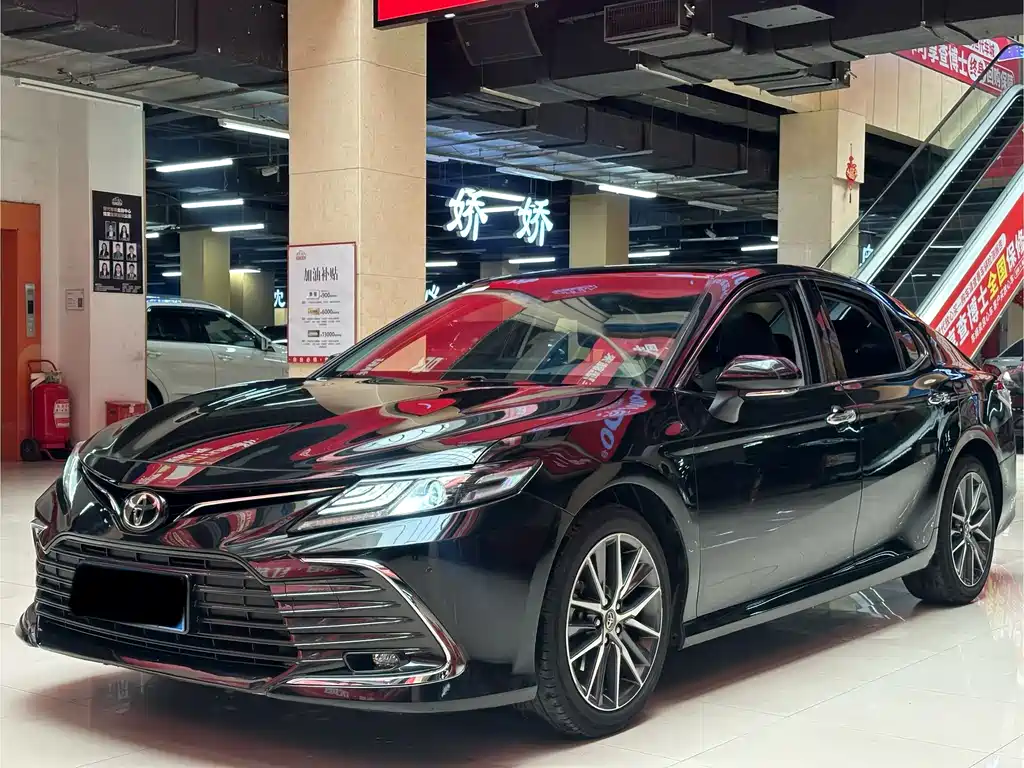 Toyota Camry 2022 — фото 1