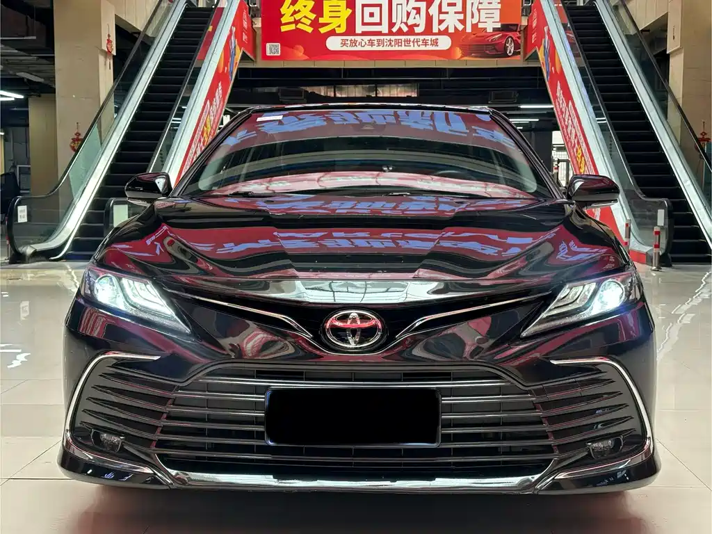 Toyota Camry 2022 — фото 2
