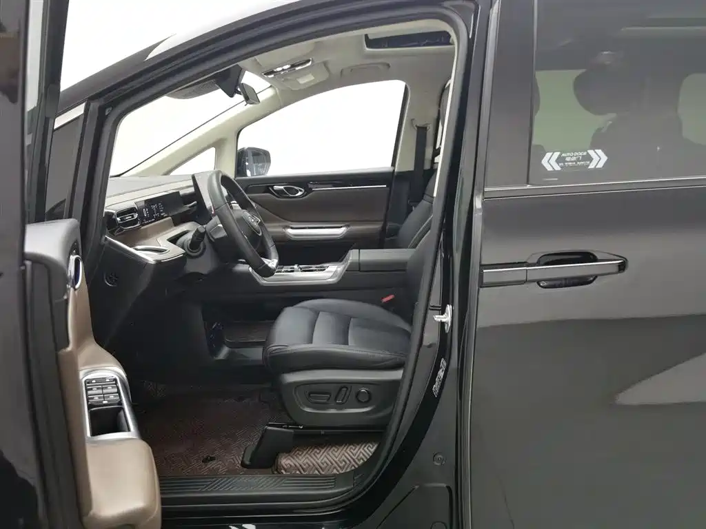 GAC Motor E8 PHEV 2024 — фото 10