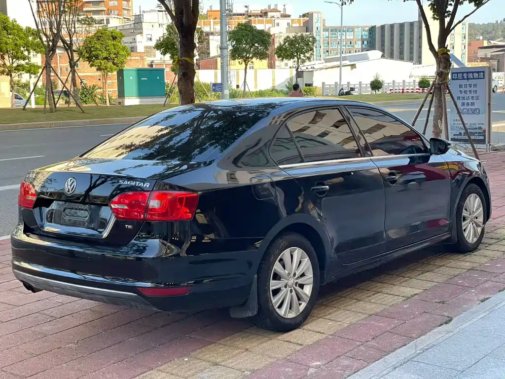 Volkswagen Sagitar 2015
